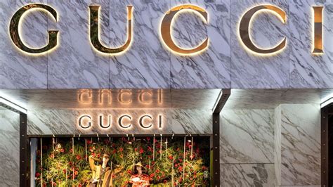 kering buys gucci|who owns gucci.